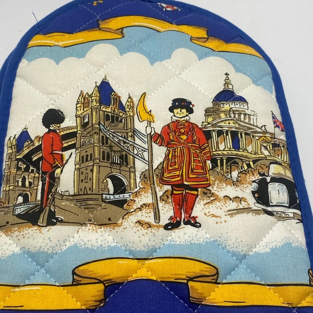 New Double Oven Mitt Blue Excellent With Tags London Landmarks Quilted